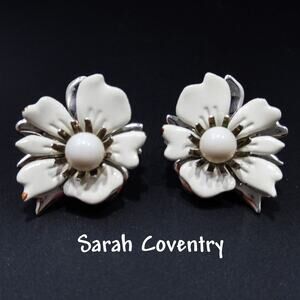 Sarah Coventry White Enamel Flower Earrings Silver Tone Clip On 1960s Vintage